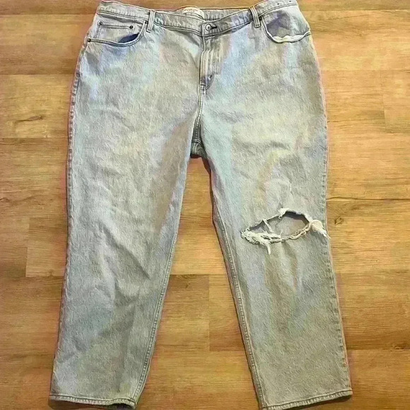 Abercrombie Curve Love Ultra High Rise 90s Straight Jean sz 36/22S - Picture 2 of 11